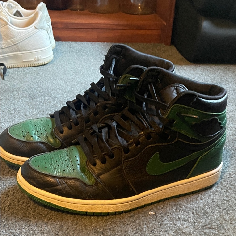 Nike Men's Black and Green High-Top Sneakers